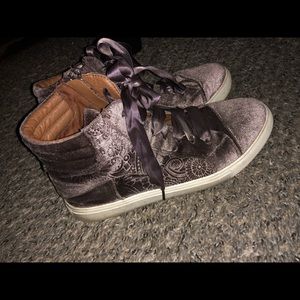 Steve Madden women sneakers.